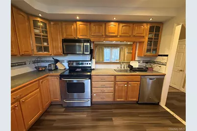 1604 Chelsea Cove S, Hopewell Junction, NY 12533 - Photo 2