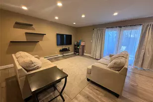 1604 Chelsea Cove S, Hopewell Junction, NY 12533 - Photo 4