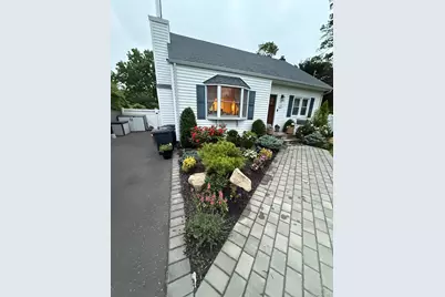 115 Academy Street, Bayport, NY 11705 - Photo 2