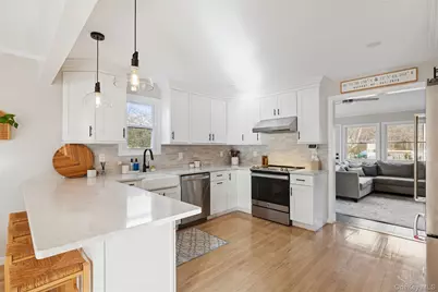 115 Academy Street, Bayport, NY 11705 - Photo 10