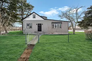 74 Lincoln Ave, Islip Terrace, NY 11752 - Photo 2