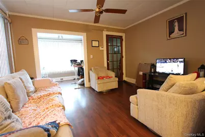 69-23 64th Place, Glendale, NY 11385 - Photo 4