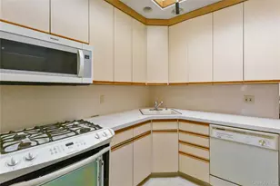 1340 Stadium Ave, Bronx, NY 10465 - Photo 16