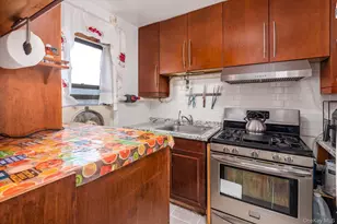 52-24 65th Pl, Maspeth, NY 11378 - Photo 6