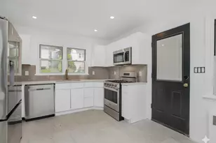 25 Linn ( Aka 183 Putnam Avenue) Pl, Yonkers, NY 10705 - Photo 2