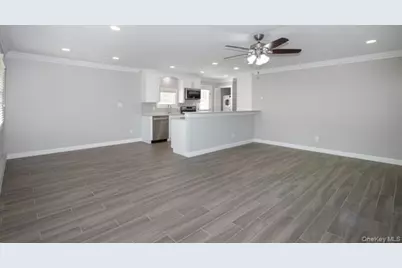 146 Montauk Highway #05, Westhampton, NY 11977 - Photo 4