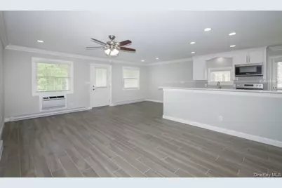 146 Montauk Highway #05, Westhampton, NY 11977 - Photo 6