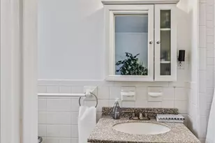 36 Hamilton Pl, Garden City, NY 11530 - Photo 10