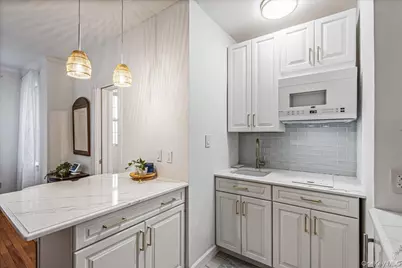 36 Hamilton Place #3-J, Garden City, NY 11530 - Photo 4