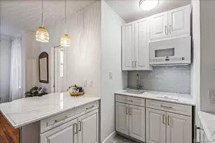 36 Hamilton Pl, Garden City, NY 11530 - Photo 4