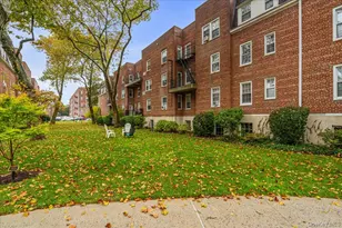 36 Hamilton Pl, Garden City, NY 11530 - Photo 12