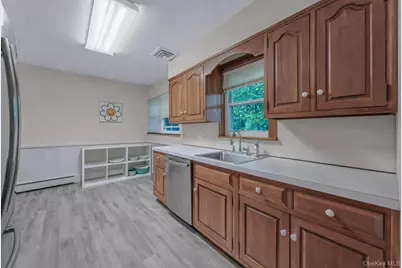 25 Lawrence Street, New Hyde Park, NY 11040 - Photo 6