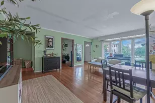 25 Lawrence St, New Hyde Park, NY 11040 - Photo 2