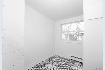 160 Austin Street, Lindenhurst, NY 11757 - Photo 12