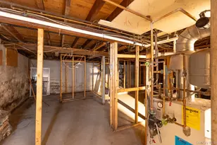 160 Austin St, Lindenhurst, NY 11757 - Photo 18