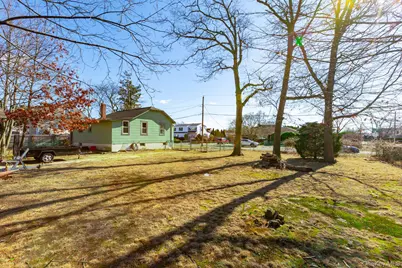 160 Austin Street, Lindenhurst, NY 11757 - Photo 20