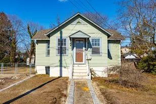 160 Austin St, Lindenhurst, NY 11757 - Photo 2