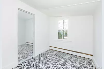 160 Austin Street, Lindenhurst, NY 11757 - Photo 6