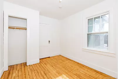 160 Austin Street, Lindenhurst, NY 11757 - Photo 8