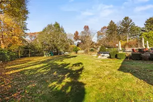 18 Floral Ave, Huntington, NY 11743 - Photo 24