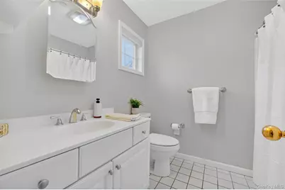 646 E Main Street, Jefferson Valley, NY 10535 - Photo 16