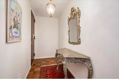 20 Gilchrest Road #3D, Great Neck, NY 11021 - Photo 2