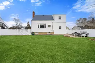 299 28th St, Copiague, NY 11726 - Photo 22