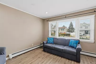 299 28th Street, Copiague, NY 11726 - Photo 4