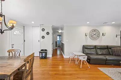 527 Spruce Lane, East Meadow, NY 11554 - Photo 12