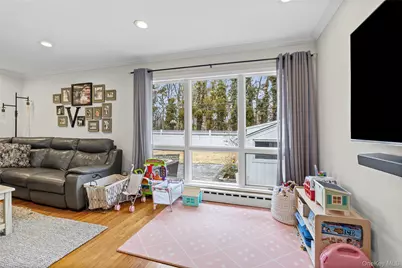 527 Spruce Lane, East Meadow, NY 11554 - Photo 10