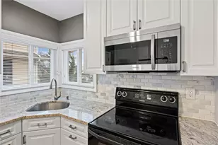 527 Spruce Ln, East Meadow, NY 11554 - Photo 14