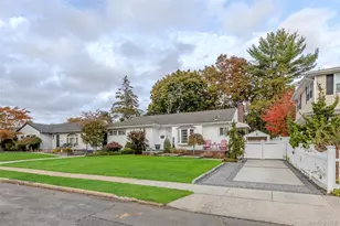 527 Spruce Ln, East Meadow, NY 11554 - Photo 4