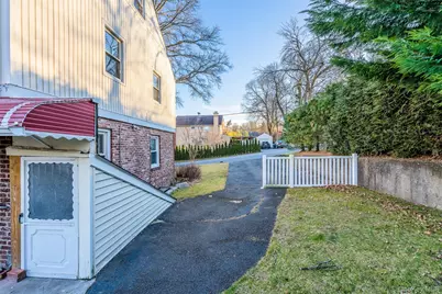 104 Grandview Avenue, Great Neck, NY 11020 - Photo 6