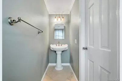 807 Union Avenue, Riverhead, NY 11901 - Photo 28
