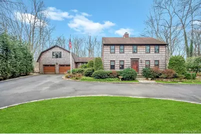 807 Union Avenue, Riverhead, NY 11901 - Photo 2