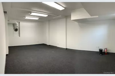 136-89 Roosevelt Avenue #2nd Floor, Flushing, NY 11354 - Photo 8