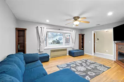 139 N Linden Street, Massapequa, NY 11758 - Photo 8