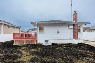 139 N Linden St, Massapequa, NY 11758 - Photo 34