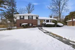 12 Viola Dr, Glen Cove, NY 11542 - Photo 4