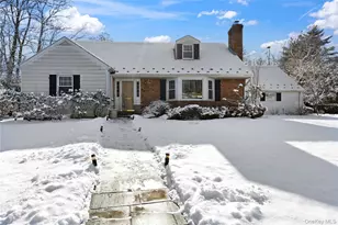 30 Glenwood Ln, East Hills, NY 11577 - Photo 2