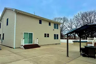 285 Daniel St, Lindenhurst, NY 11757 - Photo 6