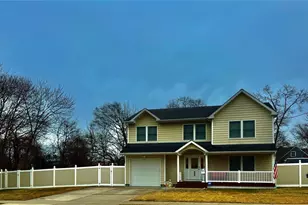 285 Daniel St, Lindenhurst, NY 11757 - Photo 2