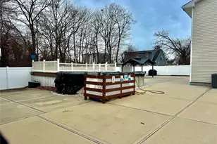 285 Daniel St, Lindenhurst, NY 11757 - Photo 4