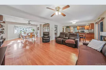 23 Foxboro Avenue, Farmingville, NY 11738 - Photo 8