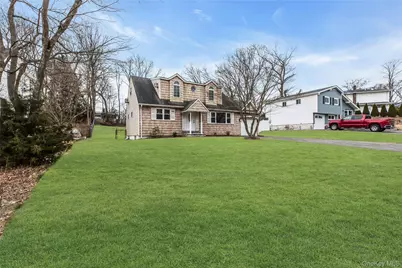 46 Falcon Drive, Hauppauge, NY 11788 - Photo 4