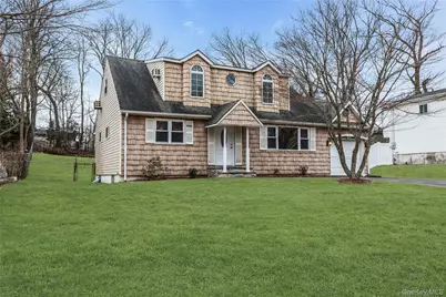 46 Falcon Drive, Hauppauge, NY 11788 - Photo 2