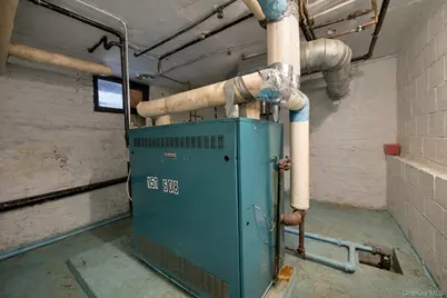 1679 Gates Avenue, Ridgewood, NY 11385 - Photo 16