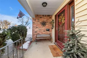 15-50 Waters Edge Dr, Bayside, NY 11360 - Photo 2