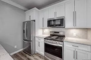 724 Howell Ave, Riverhead, NY 11901 - Photo 2