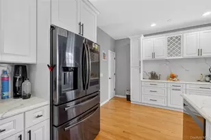 310 Bridgeview Dr, Poughkeepsie, NY 12601 - Photo 8